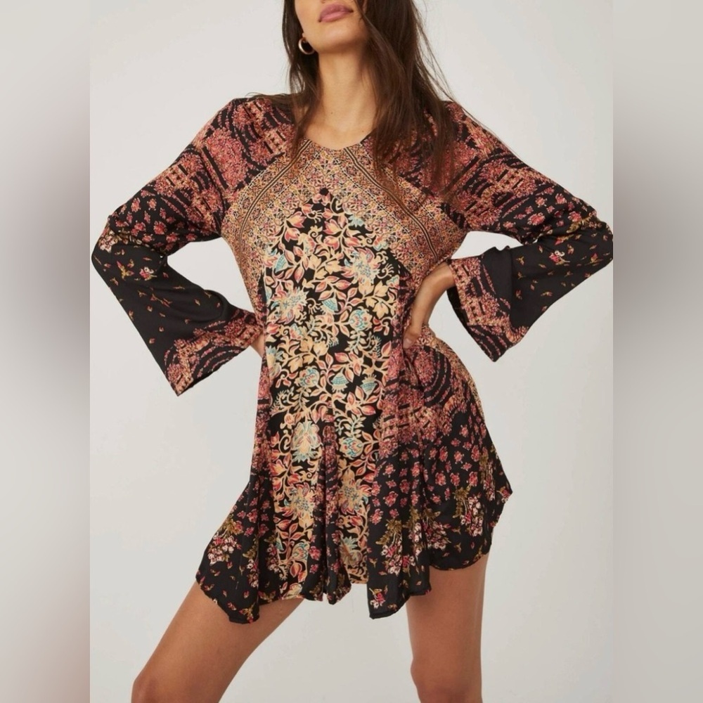 Free People Dress Stevie Floral Black Printed Mini Tunic
Bell Sleeves small